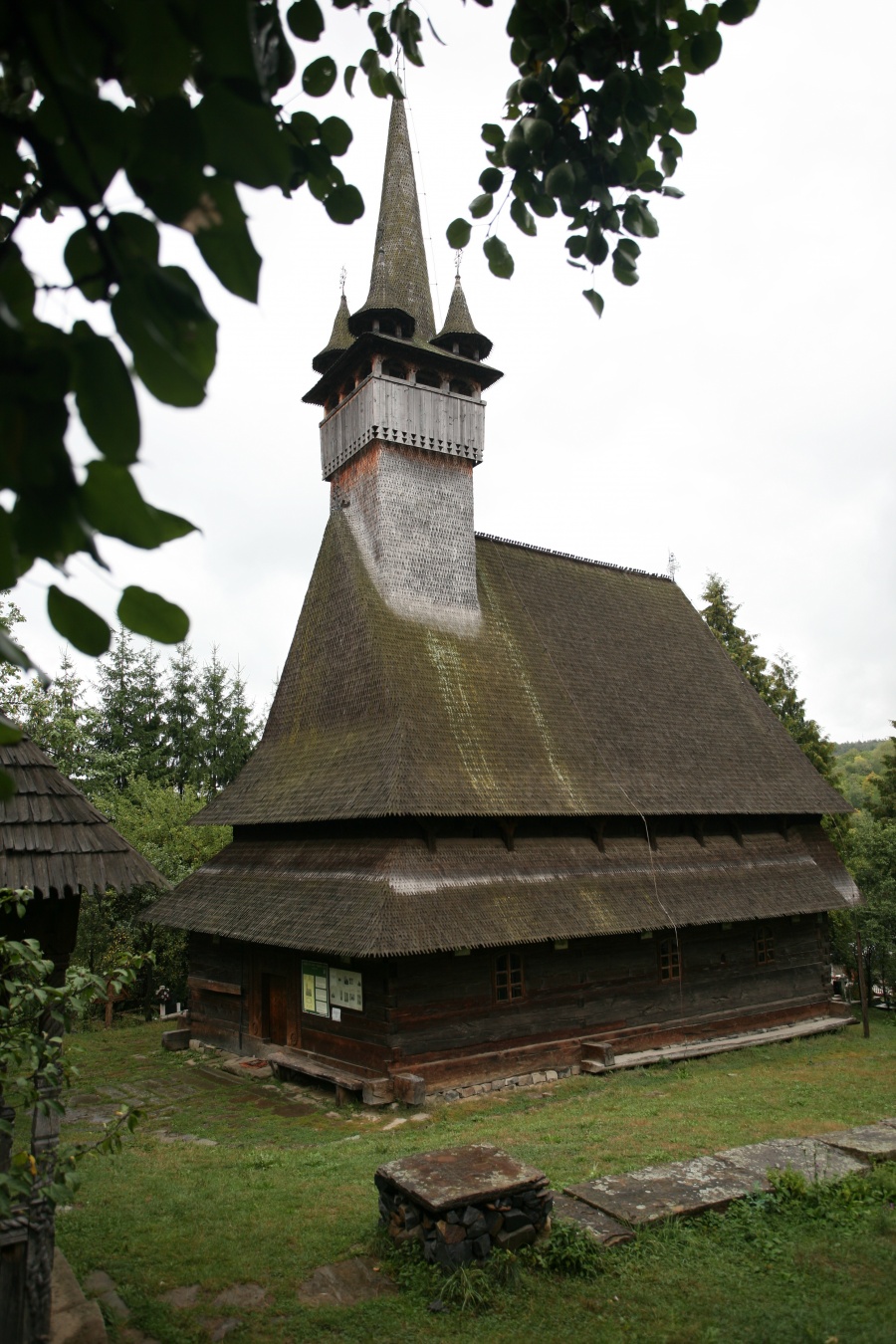 Biserica „Sf. Nicolae” Budești Josani Mara şi Cosău Moştenire